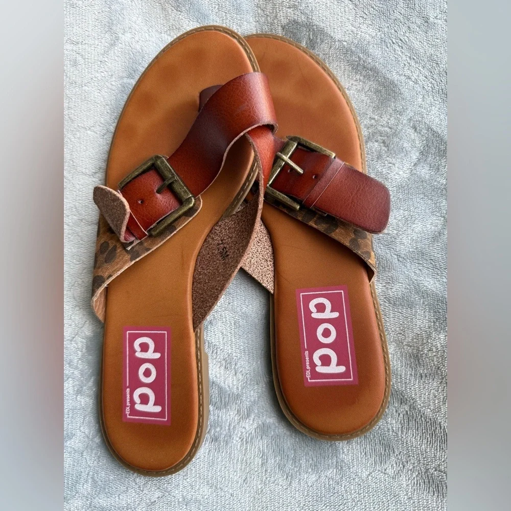 POP Footwear Brown Buckle Slide Sandals Leopard Accent Size 7.5 - Picture 1 of 5